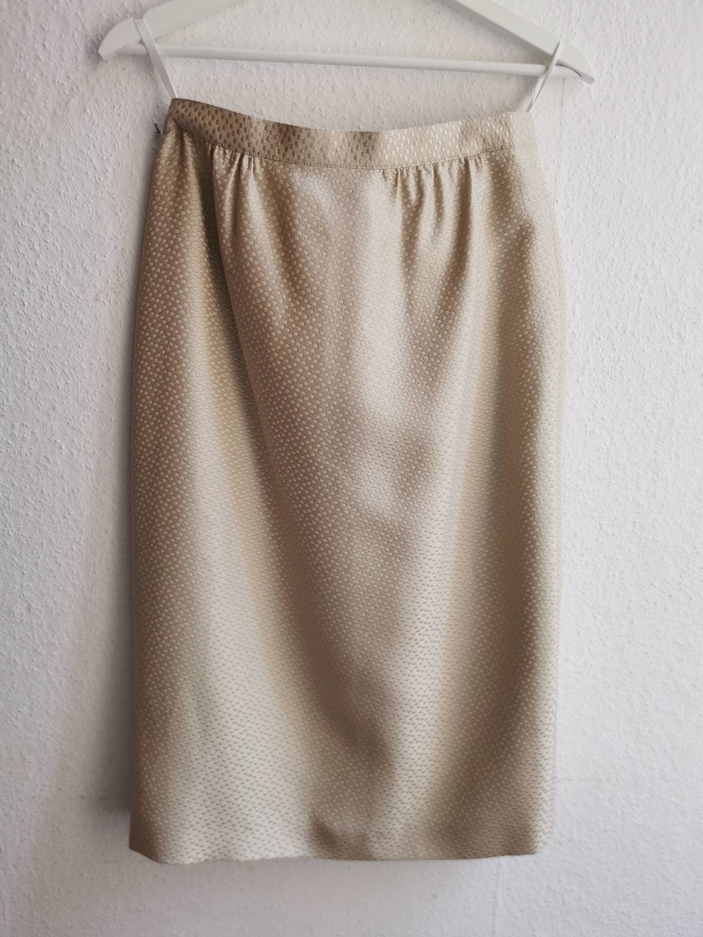 Vintage skirt, 1980's silk pencil skirt beige creme pin-up classy shimmery Size S | US 4 | UK 8 | EU 36