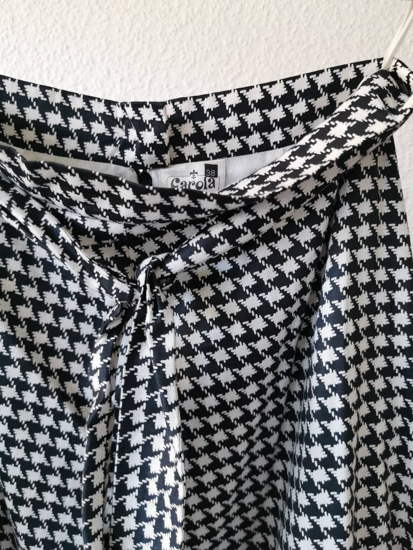 Vintage skirt, 1980's cotton dogtooth houndstooth check a-line skirt with a belt, black and white, Size xs-s | US 2-4 | UK 6-8 | EU 34-36