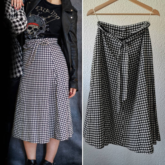 Vintage skirt, 1980's cotton dogtooth houndstooth check a-line skirt with a belt, black and white, Size xs-s | US 2-4 | UK 6-8 | EU 34-36