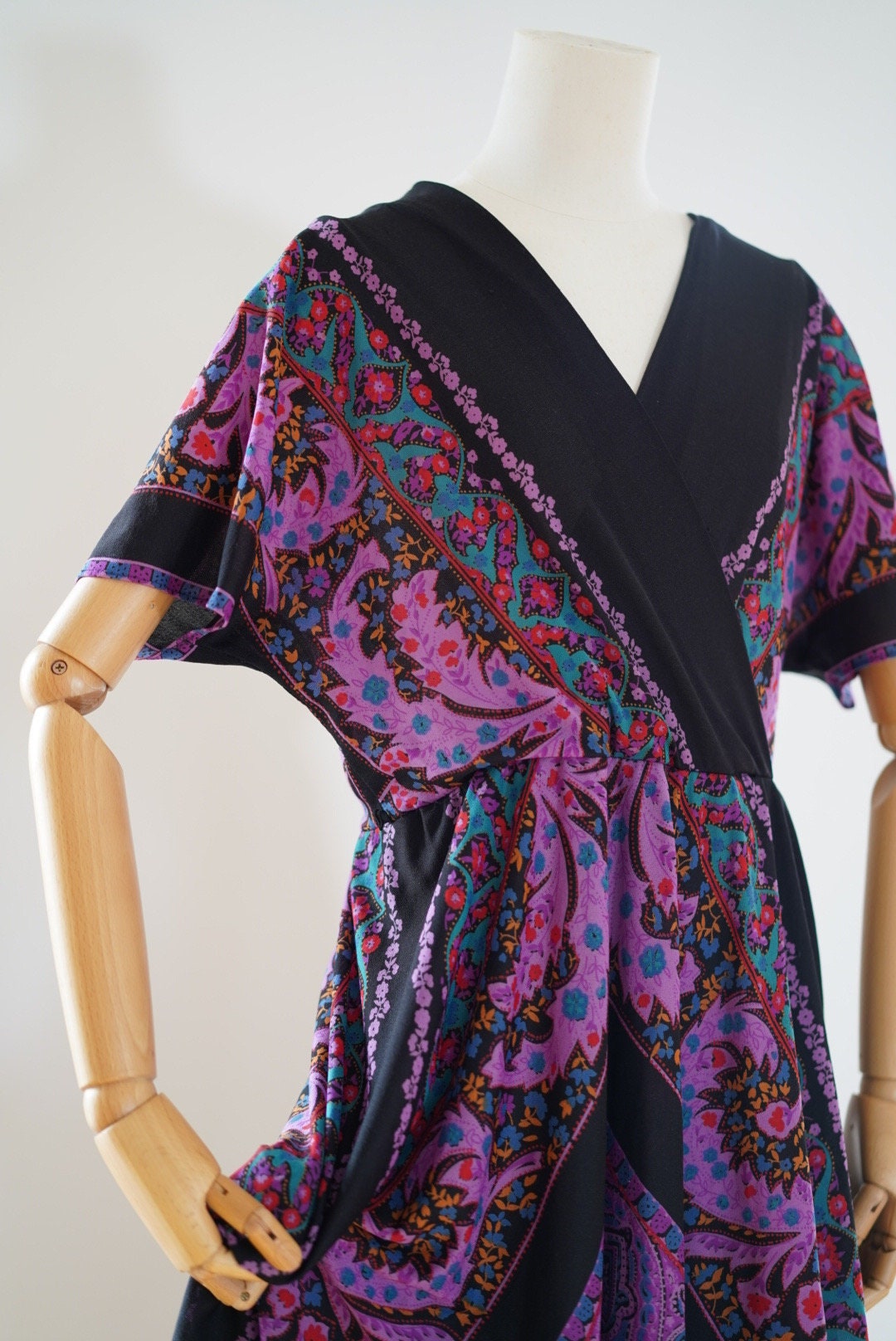 xl-xxl | Vintage dress 1970s psychedelic plus-size summer midi v-neck dress by Shubette of London, size US 12-16 | UK 14-18 | EU 42-46